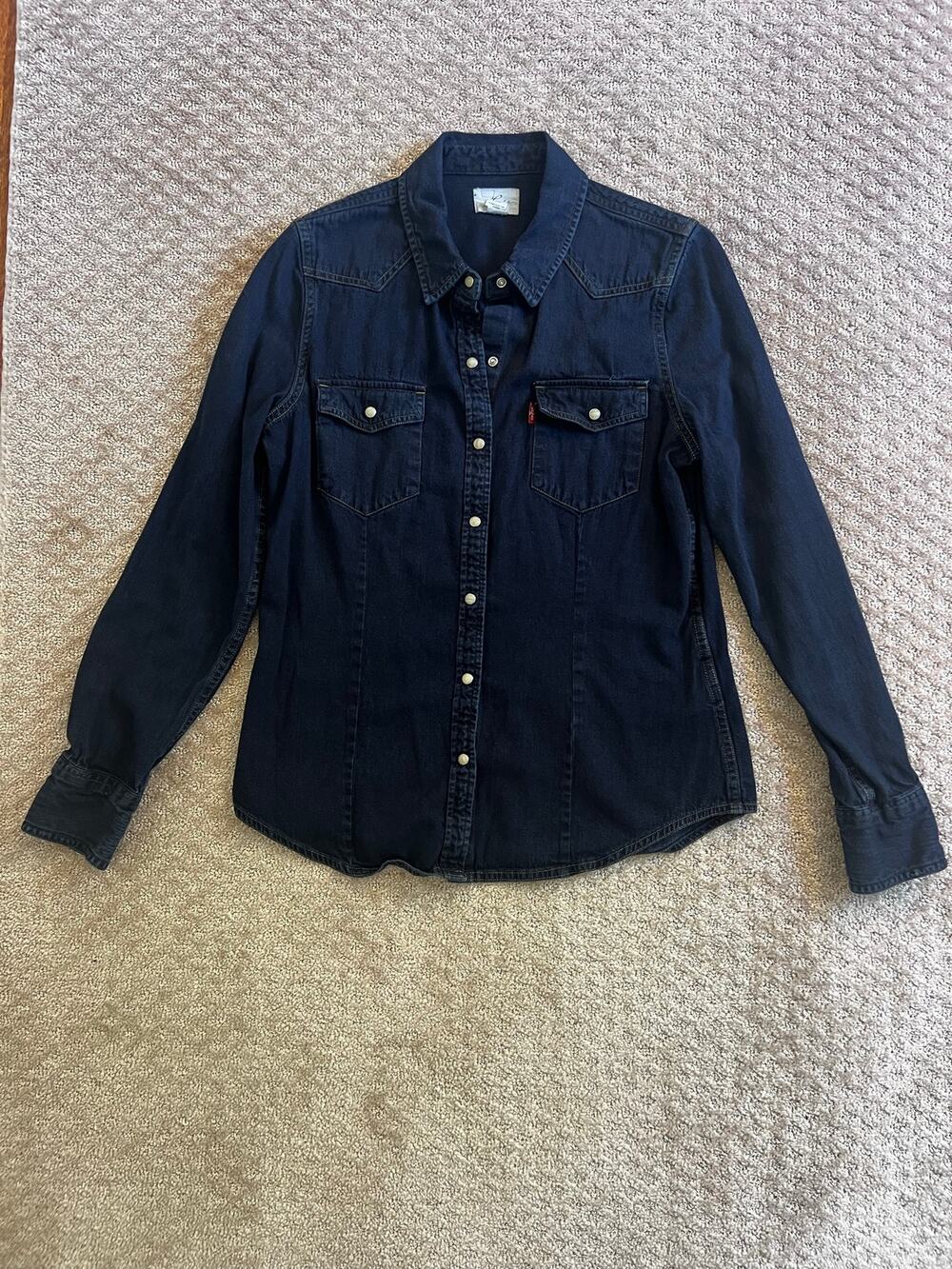 Levi’s women’s dark wash denim Western shirt in size Medium